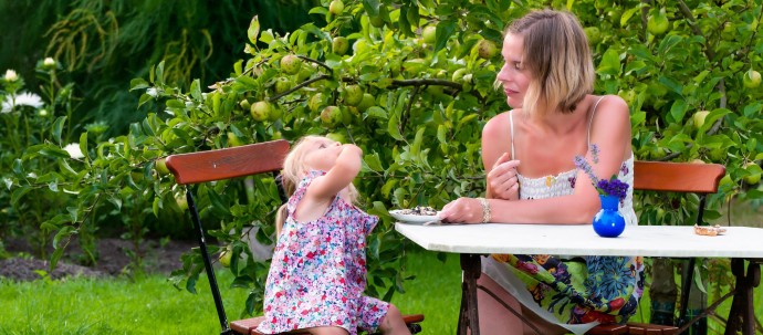 mother-and-daughter-in-garden