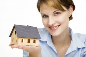 woman_presenting_a_home
